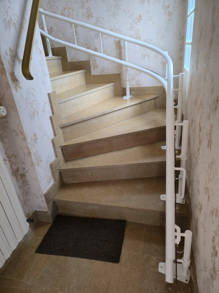 monte-escalier à Saint Marcel
monte escalier Bourgogne
monte escalier Saône et Loire